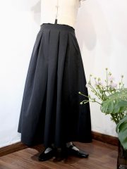 Noir umbrella skirt