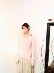 Pink v-neck knitted blouse